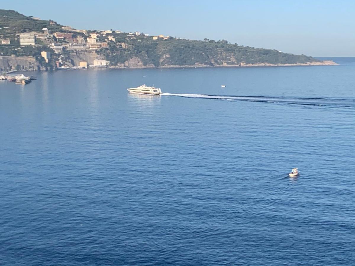 La Dimora Di Cornelia Aparthotel Sorrento Luaran gambar