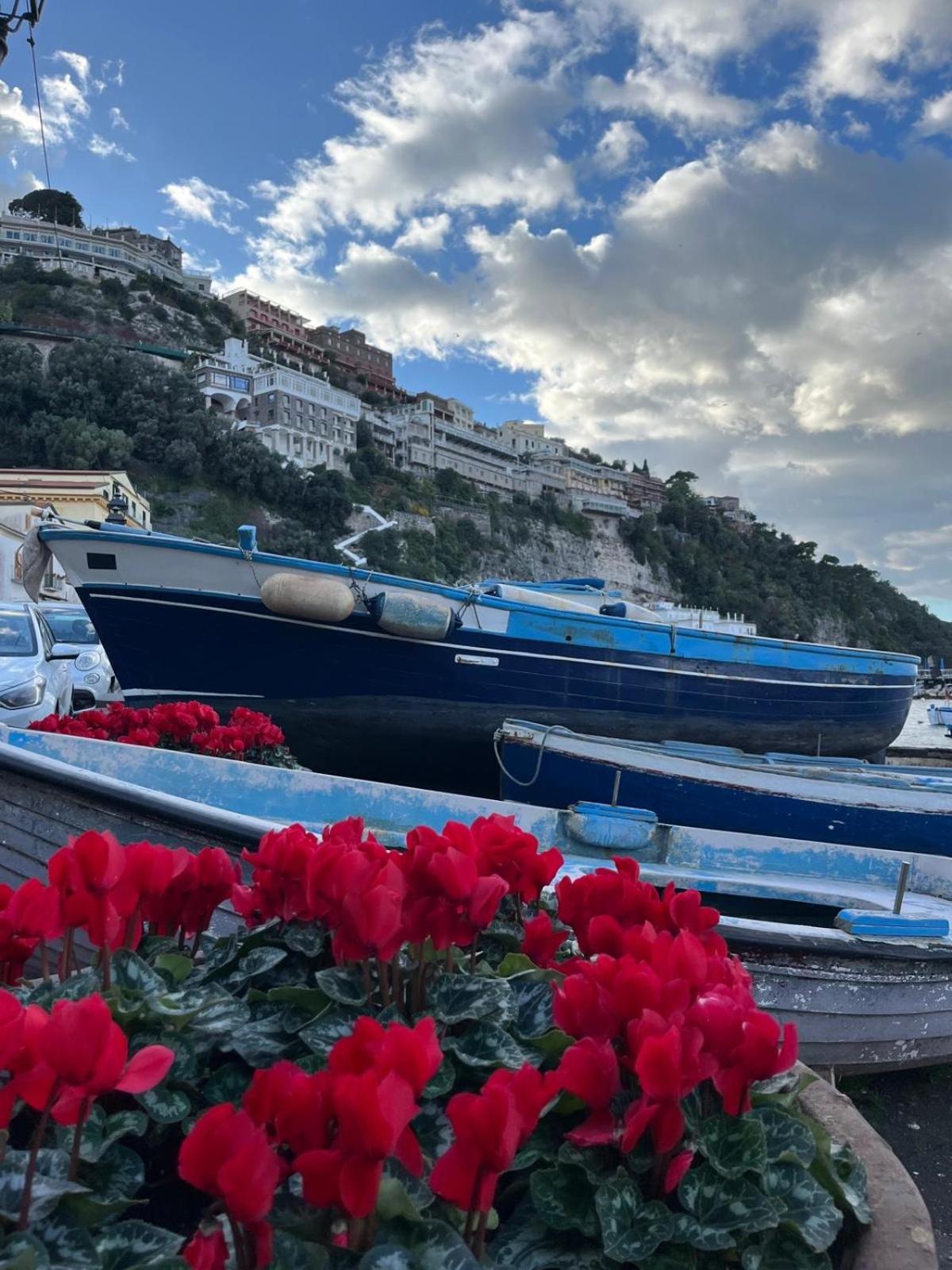 La Dimora Di Cornelia Aparthotel Sorrento Luaran gambar